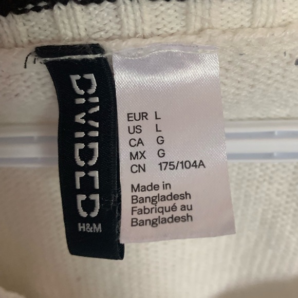 Cropped White Sweater with black trimming, size large - Picture 3 of 3